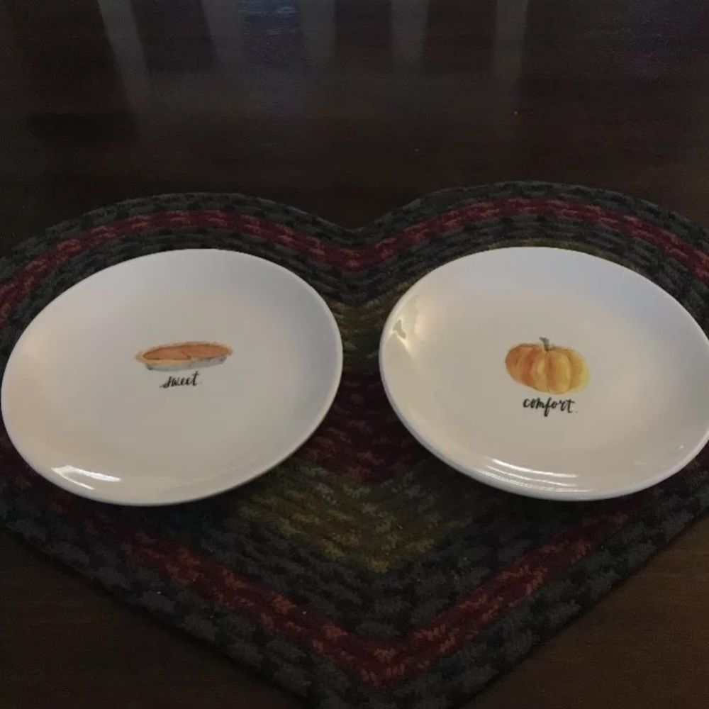 Rae dunn magenta fall plates rare!